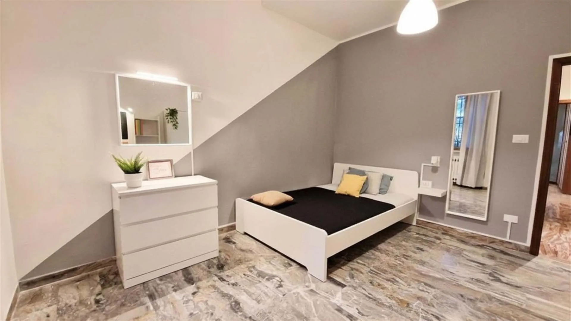 Stanza privata a Bologna